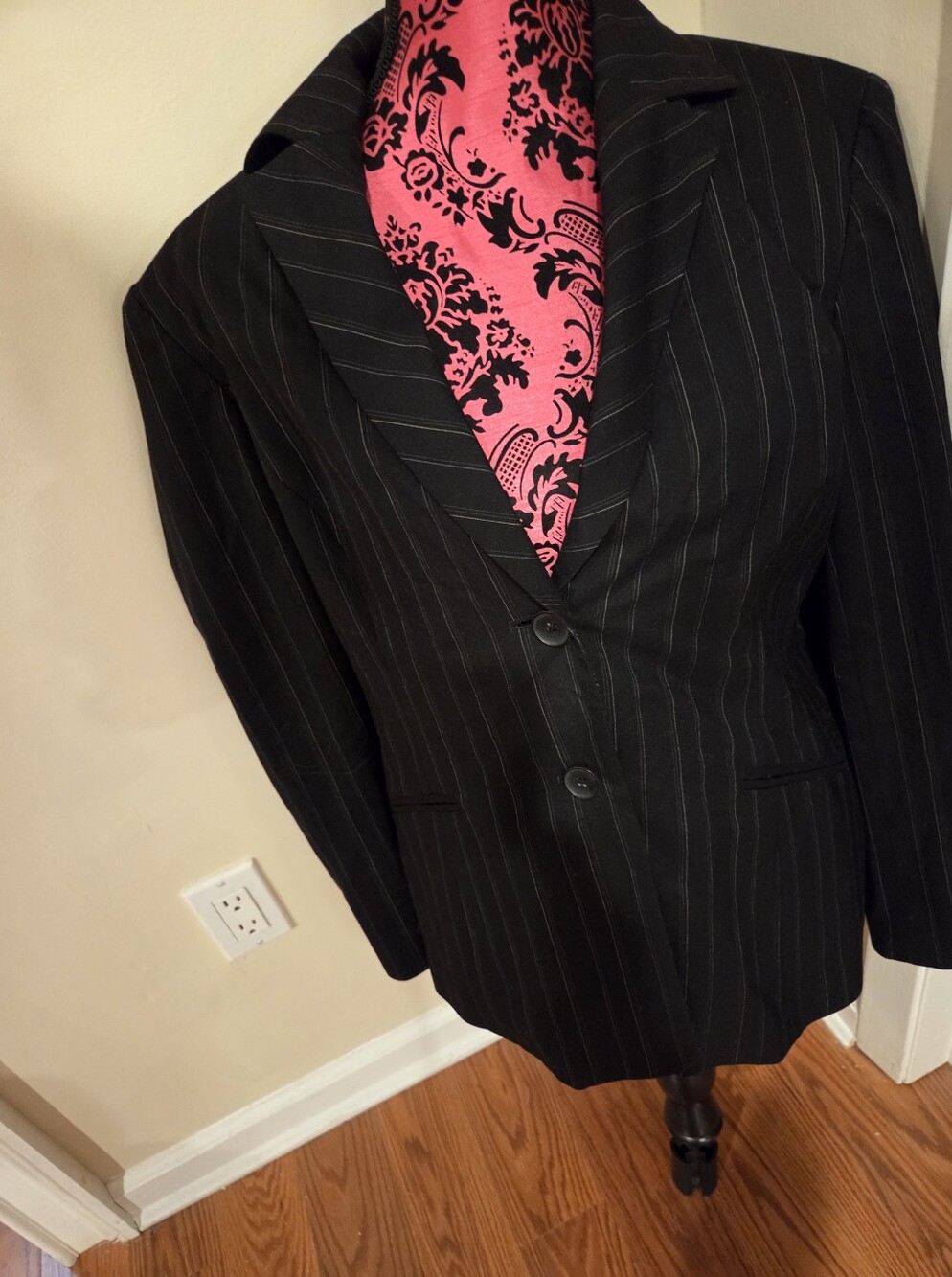 Jones New York Classic Black Pinstripe Womens Blazer Size 12 Excellent